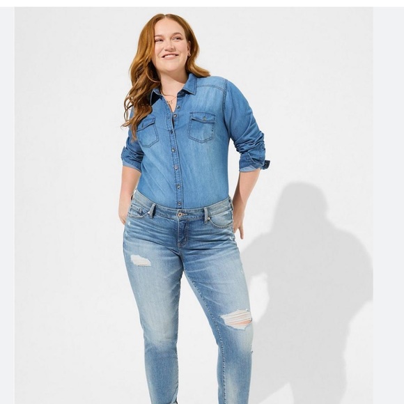 Torrid “Taylor” Medium Wash Denim Button-Down Chambray Shirt - Picture 3 of 11